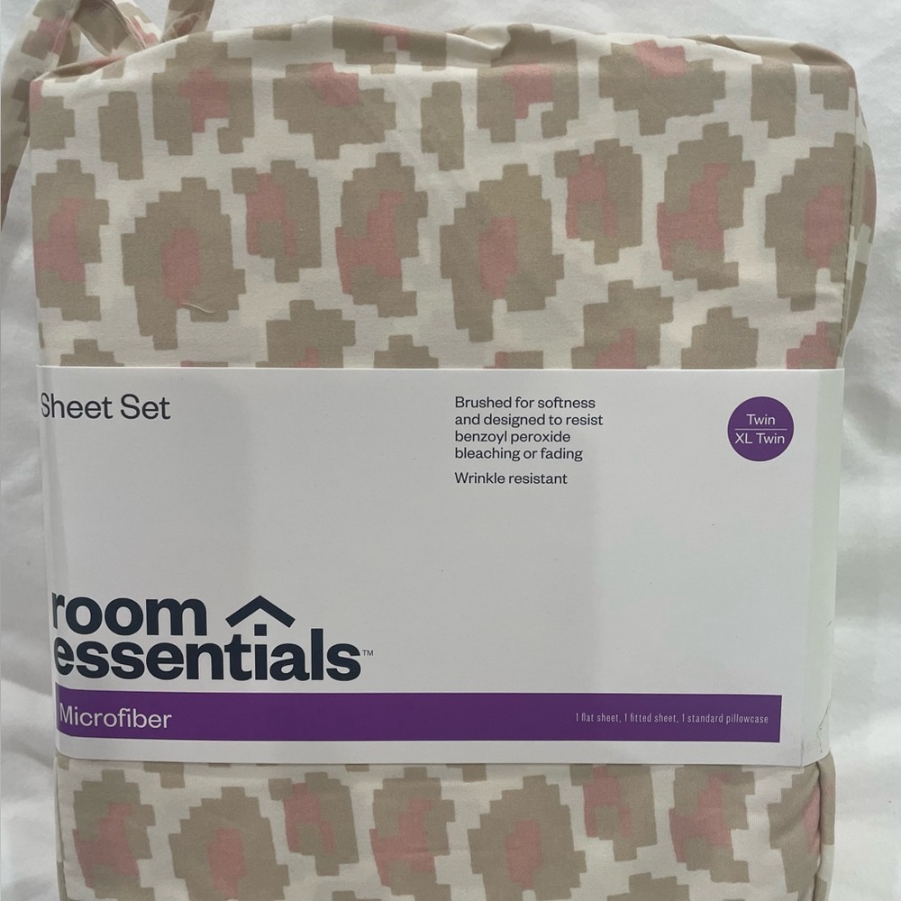 Room Essentials Microfiber Twin/XL Twin Sheet Set - Pink and Beige Leopard Print